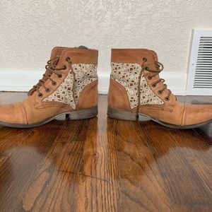 Steve Madden ankle boots. Size 8